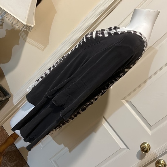 Chaser Tiered Sleeve Blouse. NWT. Medium - Picture 3 of 8